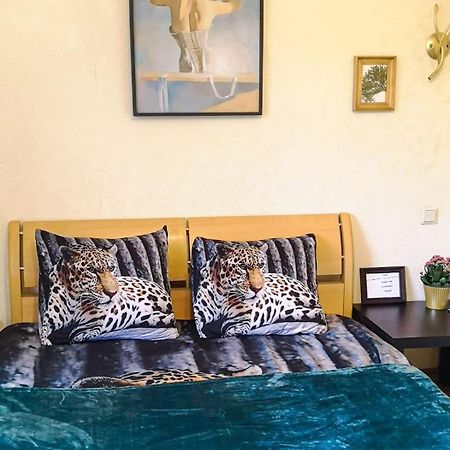 Room In A Private House 5 Min From Airport Riga Esterno foto
