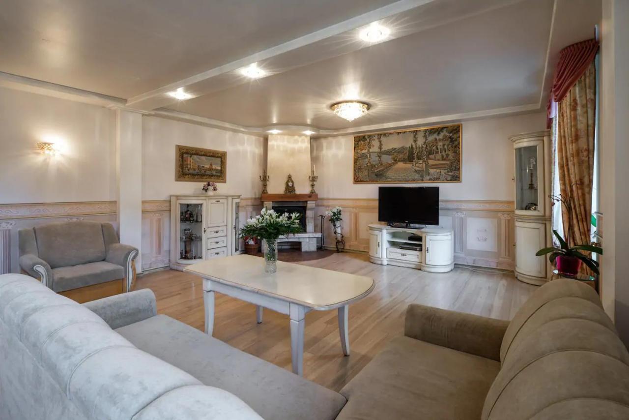 Room In A Private House 5 Min From Airport Riga Esterno foto
