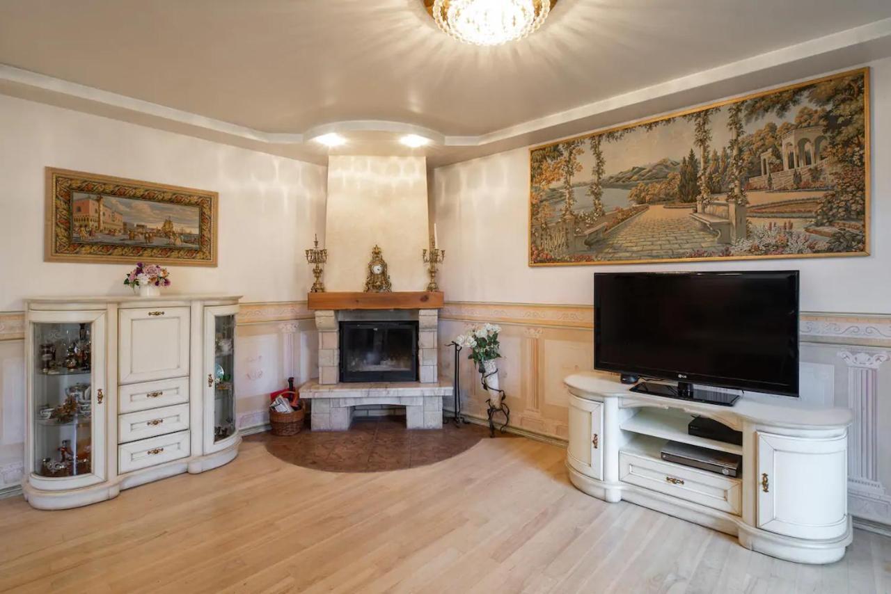 Room In A Private House 5 Min From Airport Riga Esterno foto