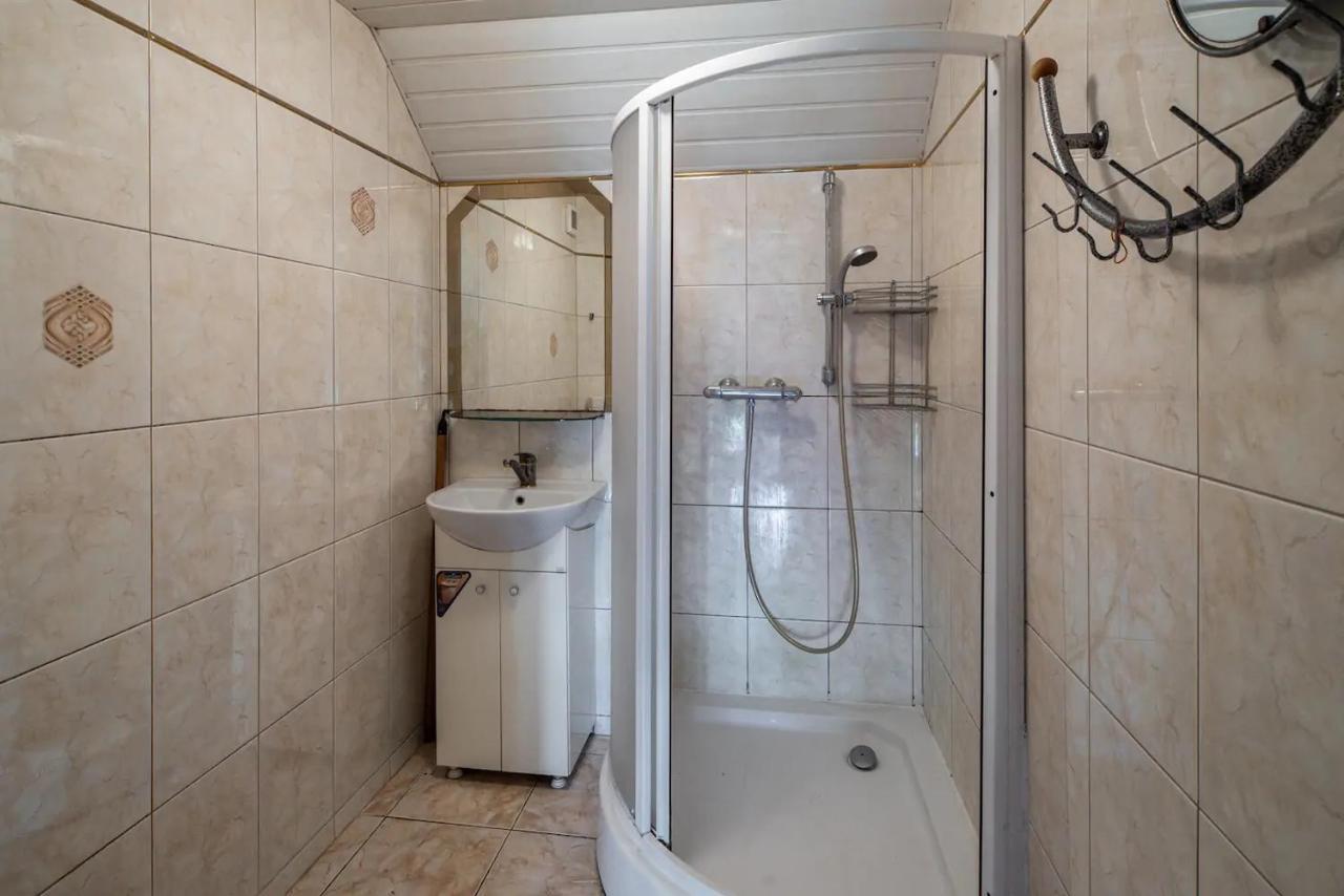 Room In A Private House 5 Min From Airport Riga Esterno foto